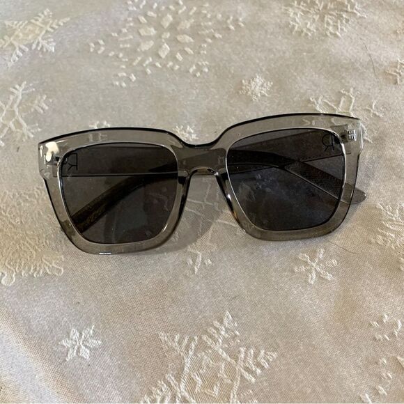 Rachel Roy Square Gray Sunglasses NWOT Gorgeous - Picture 1 of 6